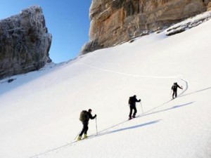 Ski touring – ascent to the Breche de Roland at sunrise